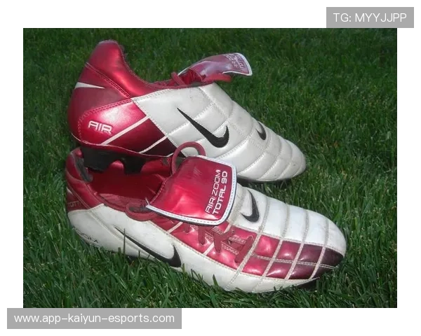 足球球星九宫格扭脖子神态瞬间大合集 网友：球场上的另类魅力